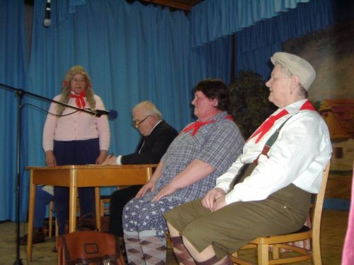 Hraje celá dědina aneb S veselou myslí na nesmysly. - 18.3.2006